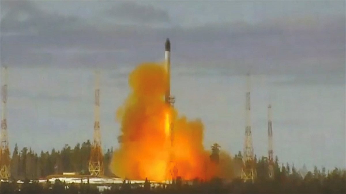 Rusya, Sarmat kıtalararası balistik füzenin ilk fırlatma denemesini gerçekleştirdi