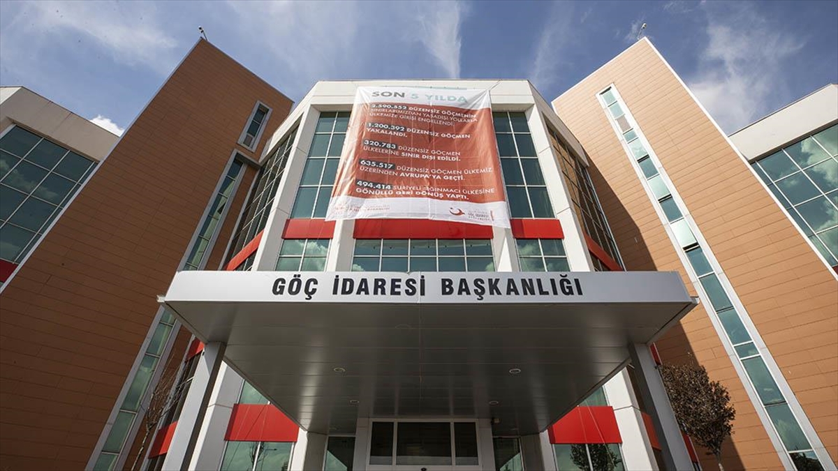 Göç İdaresi Başkanlığından pankartlı bilgilendirme