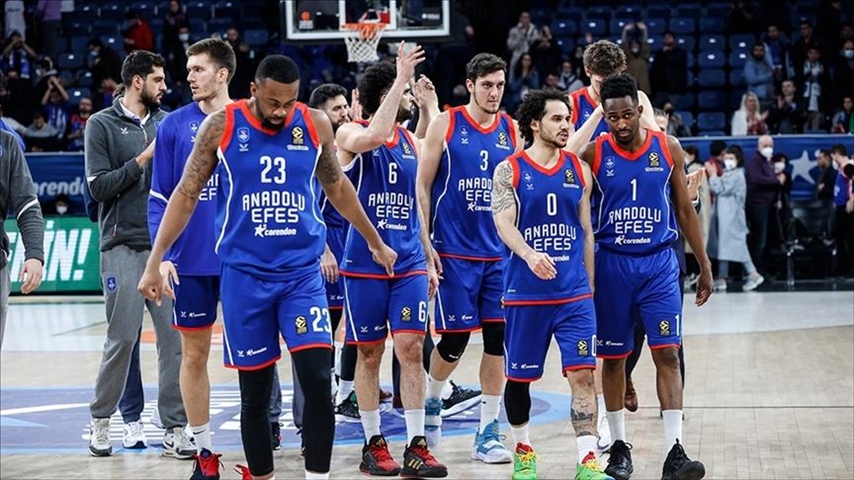 Anadolu Efes üst üste üçüncü kez Dörtlü Final’e yükseldi