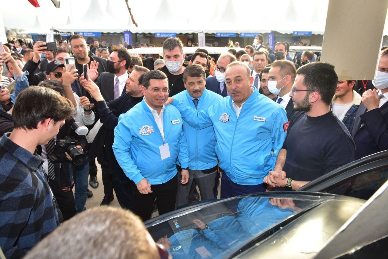 Dışişleri Bakanı Çavuşoğlu’ndan Antalya Bilim Merkezi’ne övgü