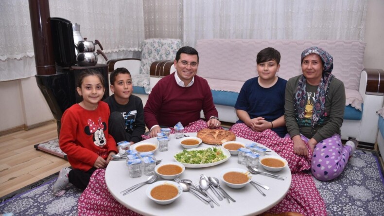 Tütüncü, Gönül Kapılarını Çalıyor…!