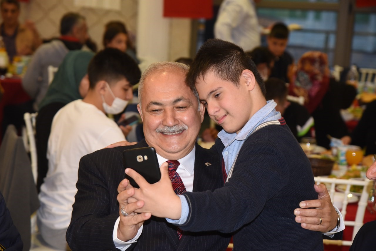 ENGELLİ VATANDAŞLAR İLE İFTAR SOFRASINDA BİR ARAYA GELDİ