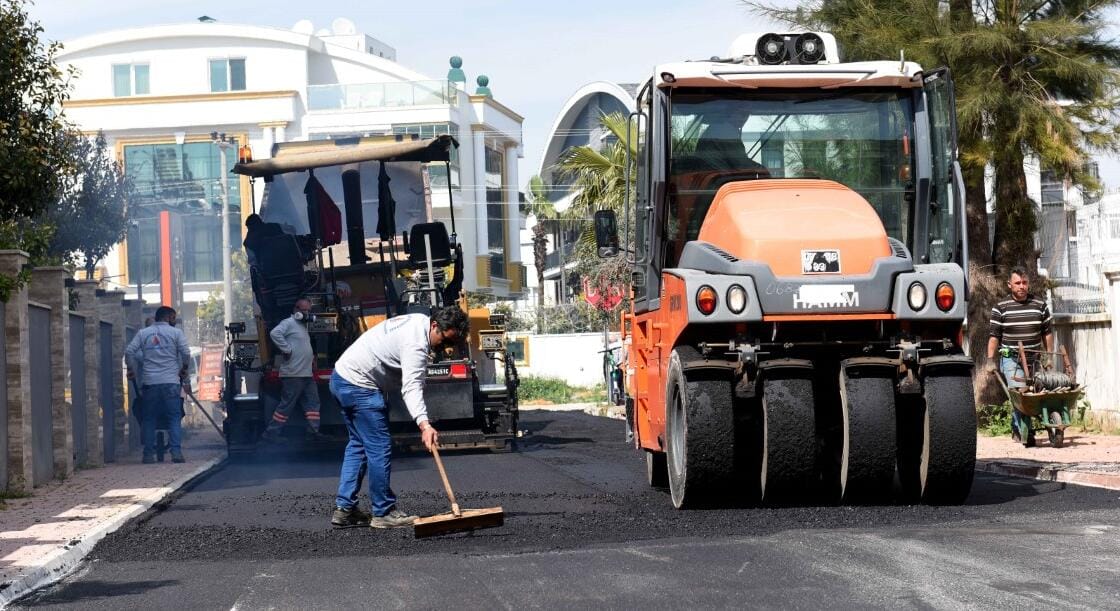 Güzeloba’ya Sıcak Asfalt