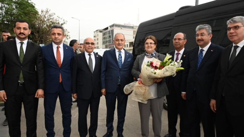 BAKAN DERYA YANIK, BAŞKAN KADİR KARA’YI ZİYARET ETTİ