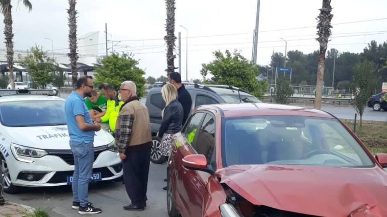 Trafik Kazası Antalya Deepo Outlet AVM Önünde…