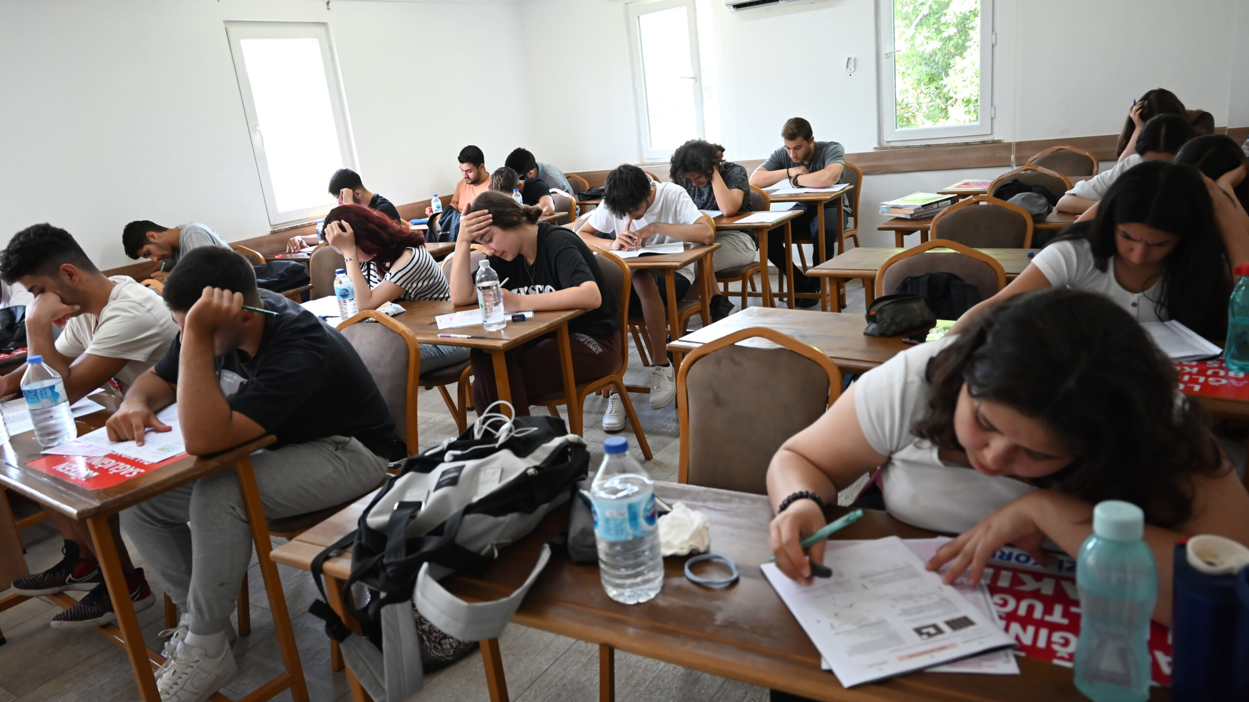 KURSUNDAKİ ÖĞRENCİLER SERİ DENEME SINAVI SÜRECİNE GİRDİ