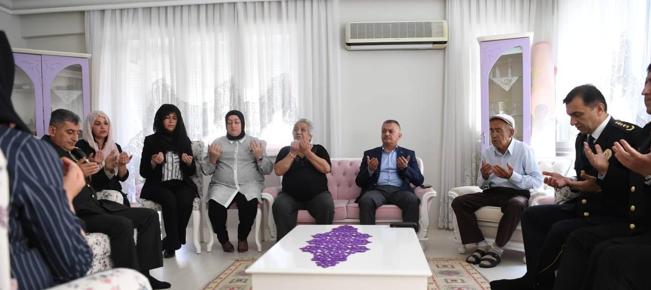 VALİ ERSİN YAZICI ŞEHİT AİLELERİNİ ZİYARET ETTİ