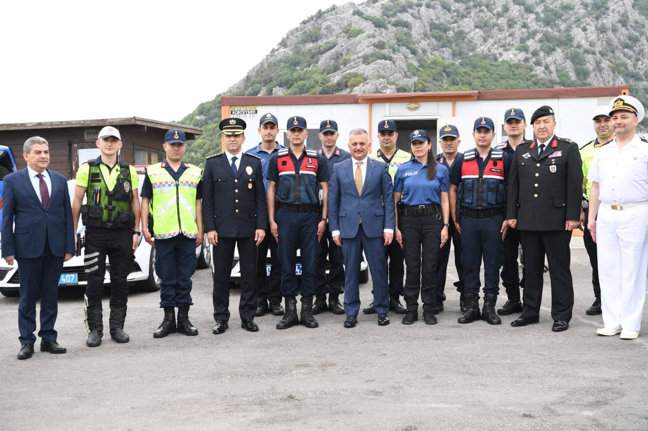 ÇOCUKLARIMIZIN YÜZÜNÜ GÜLDÜRMEYE, ONLARIN ELİNDEN SIKICA TUTMAYA DEVAM EDECEĞİZ