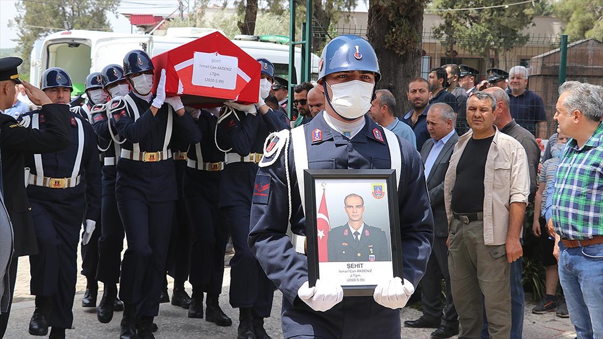 Şehit Jandarma Teğmen Akdeniz, Adana’da son yolculuğuna uğurlandı