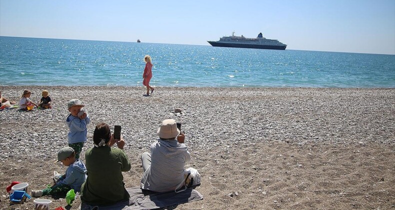 Antalya’ya 4 ayda 1 milyon 112 bin 383 turist geldi