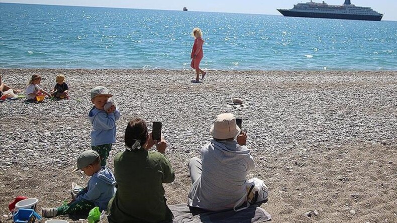 Antalya’ya 4 ayda 1 milyon 112 bin 383 turist geldi
