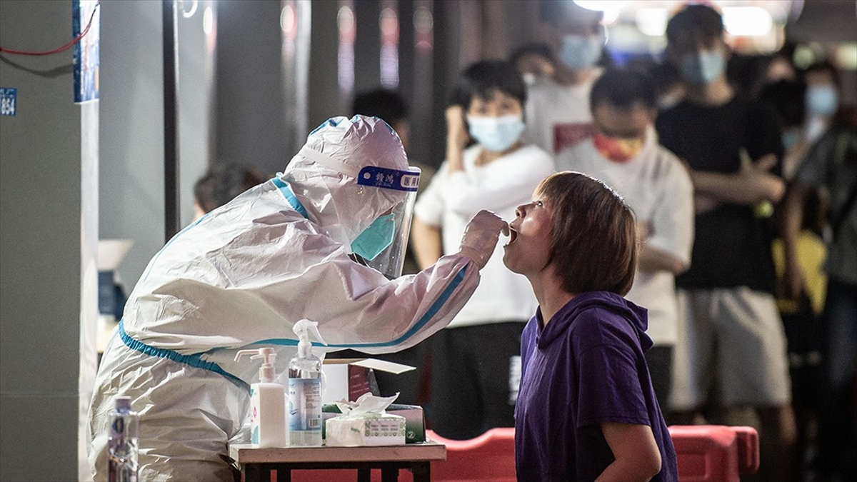Çin’de son 24 saatte 7 bin 822, Hong Kong’da 300 Kovid-19 vakası tespit edildi