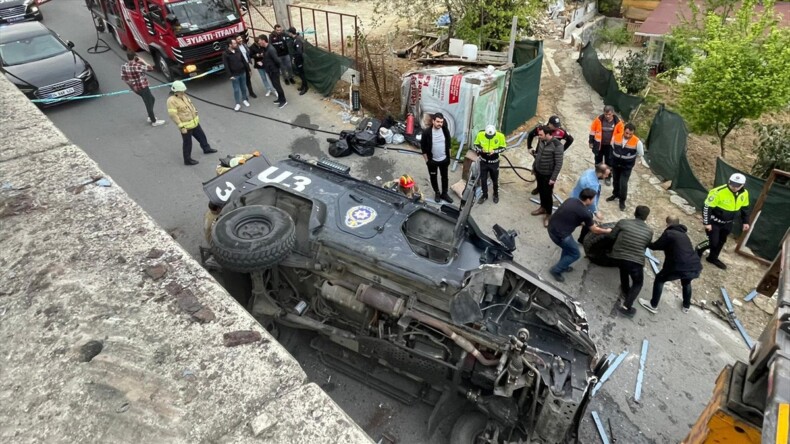 Sarıyer’de zırhlı polis aracının devrilmesi sonucu 2 polis yaralandı
