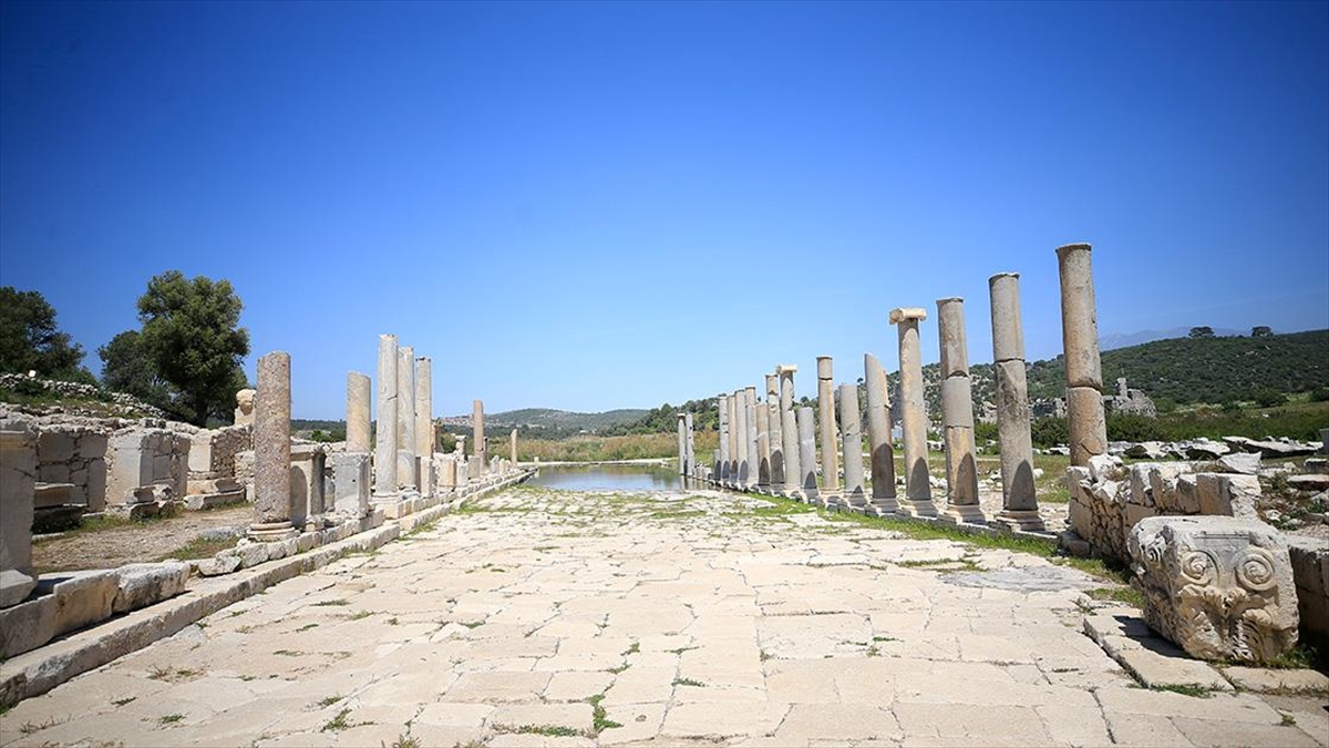 Medeniyetler beşiği ‘Patara’ ziyaretçilerini geçmişe yolculuğa çıkarıyor