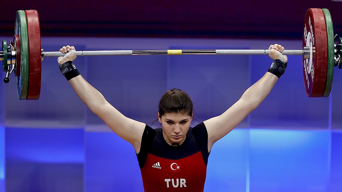 Milli halterci Dilara Uçan’dan 2 bronz madalya