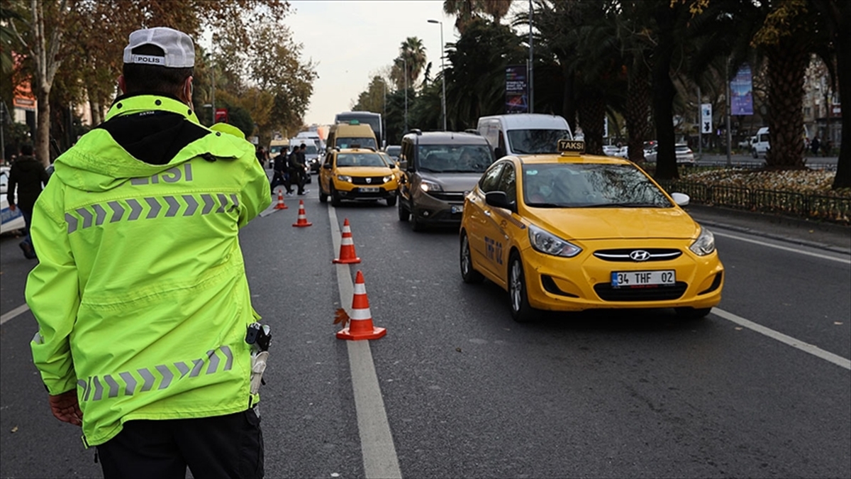 Trabzonspor’un şampiyonluk kutlamaları nedeniyle İstanbul’da bazı yollar trafiğe kapatılacak