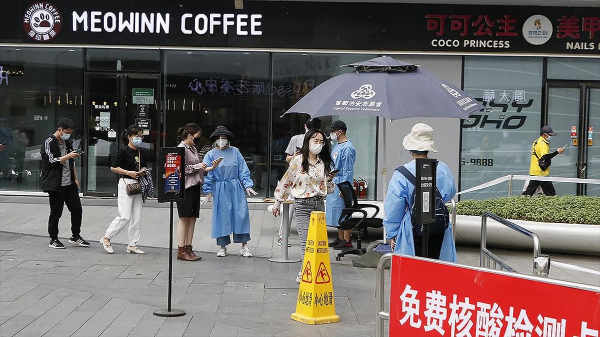 Çin’de son 24 saatte 4 bin 333, Hong Kong’da 266 Kovid-19 vakası tespit edildi