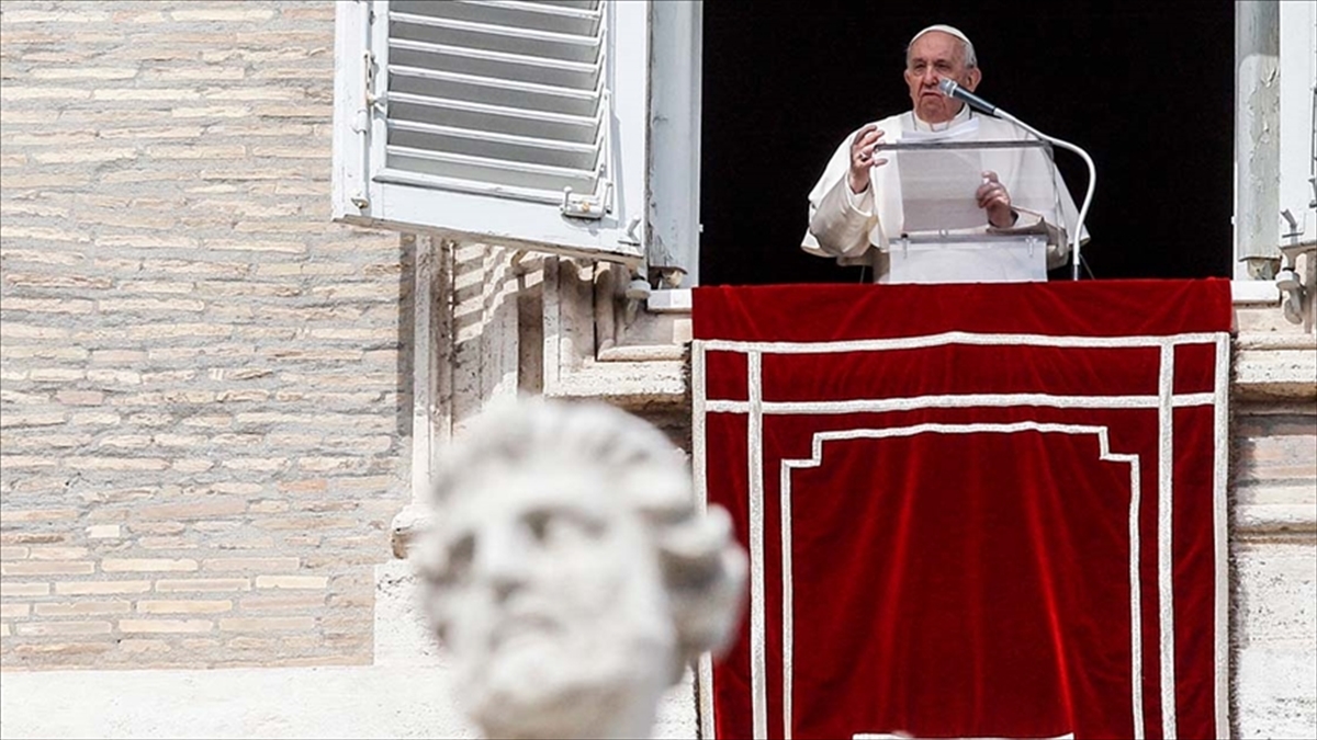 Papa’nın Lübnan ziyaretinin sağlık sebeplerinden dolayı ertelendiği açıklandı