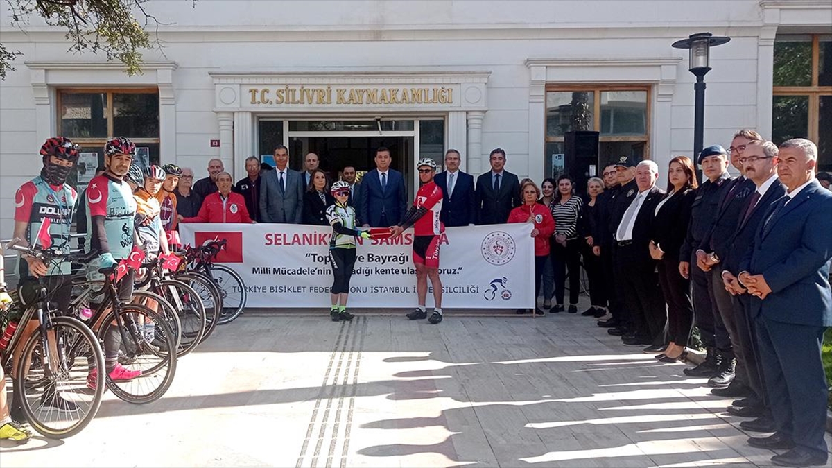 Bisikletçilerin Selanik’ten Samsun’a taşıdığı ‘Ata toprağı’ İstanbul’a ulaştı