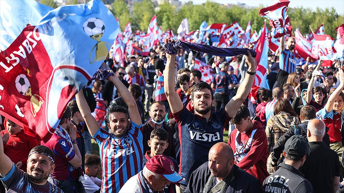 Trabzonspor’un şampiyonluk kutlama ve kupa töreni biletleri yarın satışa çıkacak