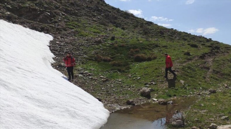 Siirt’te kar ve tipi nedeniyle yaylada mahsur kalan 10 kişilik aile kurtarıldı