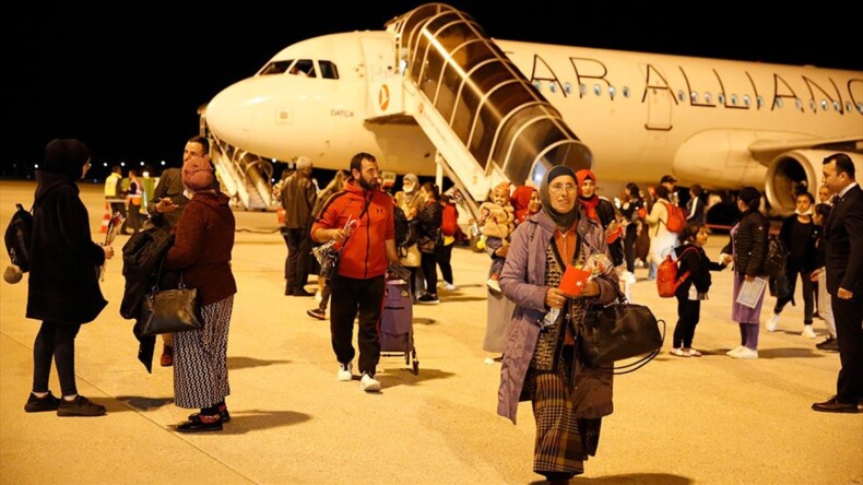 Ukrayna’dan tahliye edilen Ahıska Türkleri Elazığ’a geldi