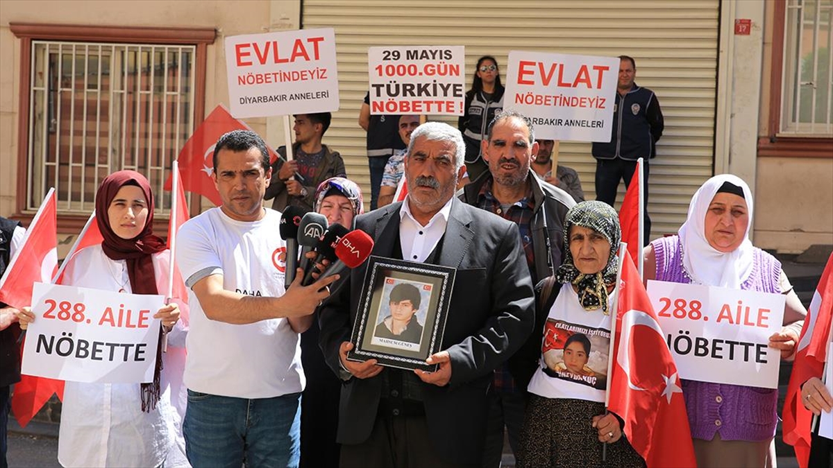 Diyarbakır annelerinin oturma eylemine bir aile daha katıldı