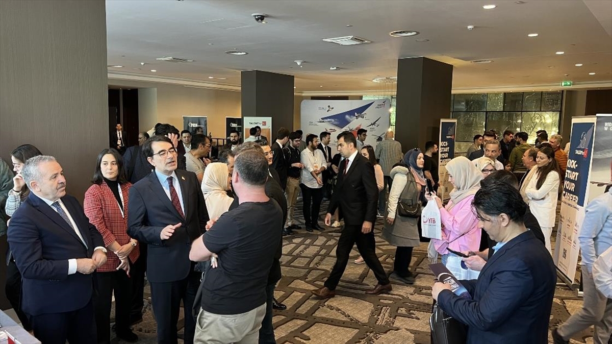 Hollanda’da ‘Talent for BIZ’ kariyer fuarı düzenlendi