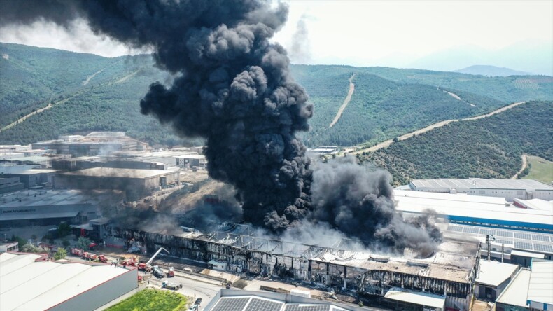 Bursa’da fabrikada çıkan yangın kontrol altına alındı