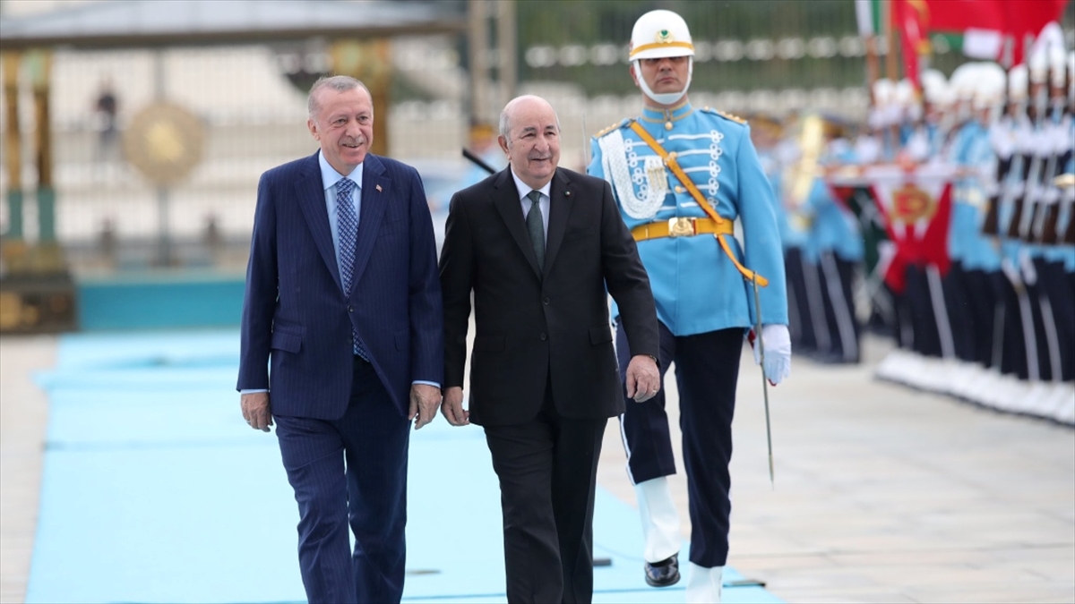 Cumhurbaşkanı Erdoğan, Cezayir Cumhurbaşkanı Tebbun’u resmi törenle karşıladı