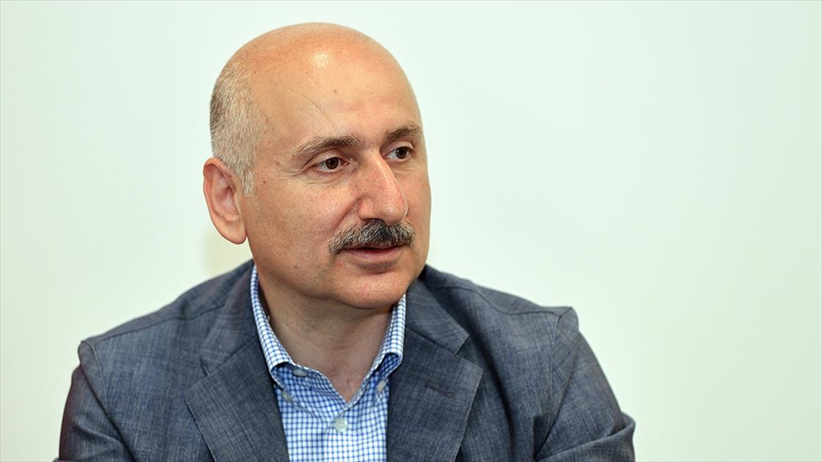 Bakan Karaismailoğlu: Atatürk Havalimanı’nın doğu-batı pisti açık kalacak ve acil durumlar için kullanılacak
