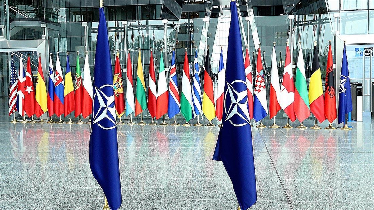 Finlandiya ve İsveç NATO’ya resmi üyelik başvurularını yaptı