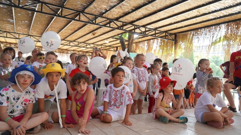 Ukraynalı savaş mağduru çocuklar Antalya’daki etkinliklerde eğlendi
