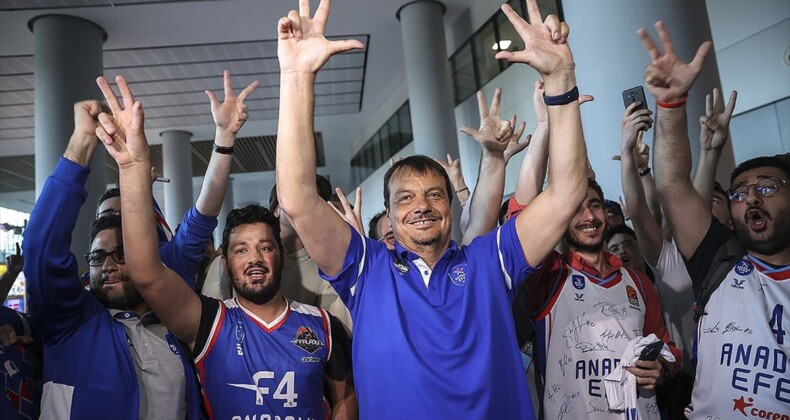 Avrupa şampiyonu Anadolu Efes, Türkiye’ye döndü