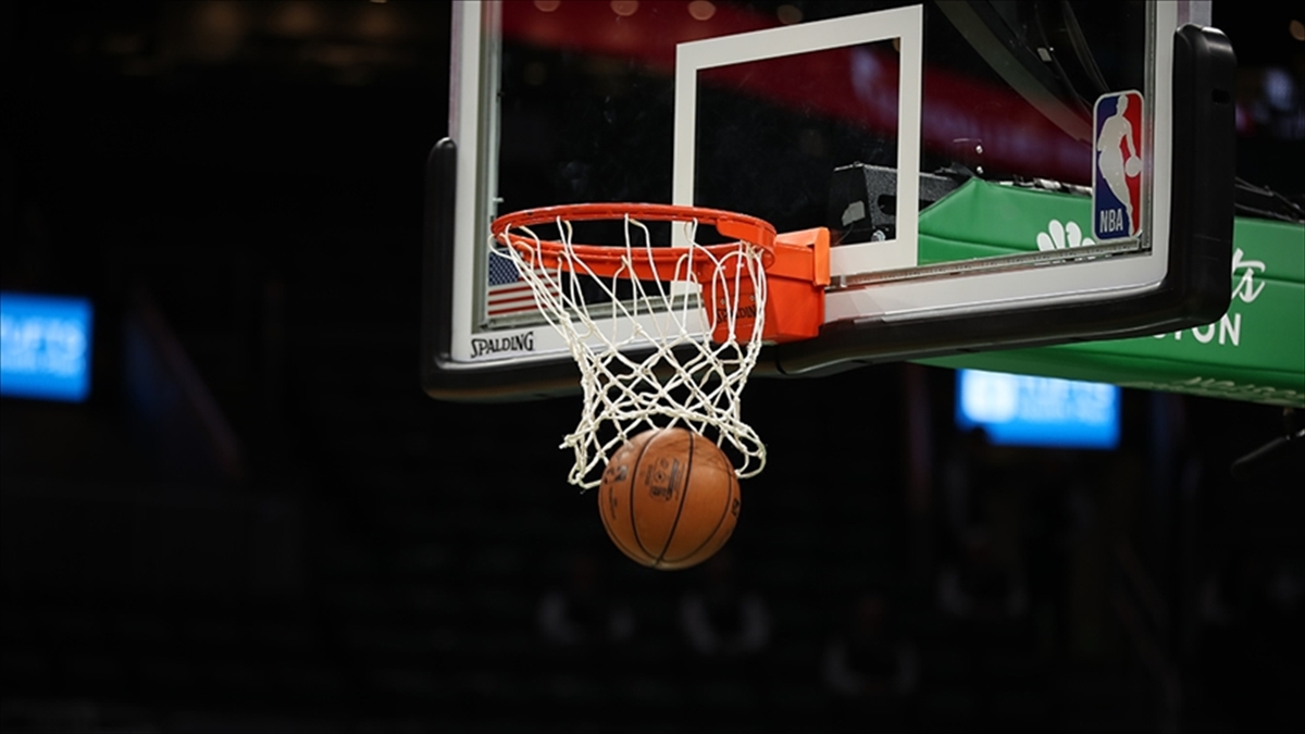 Mavericks, NBA Batı Konferansı finalini 5. maça taşıdı