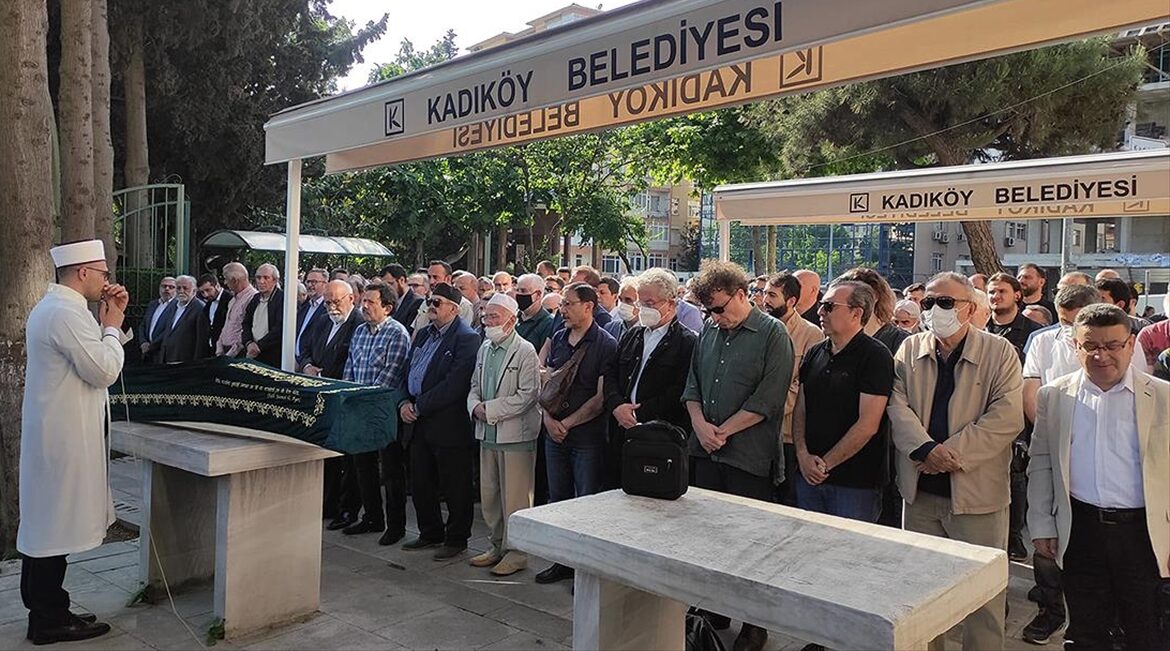 Yazar Mustafa Seçkin son yolculuğuna uğurlandı