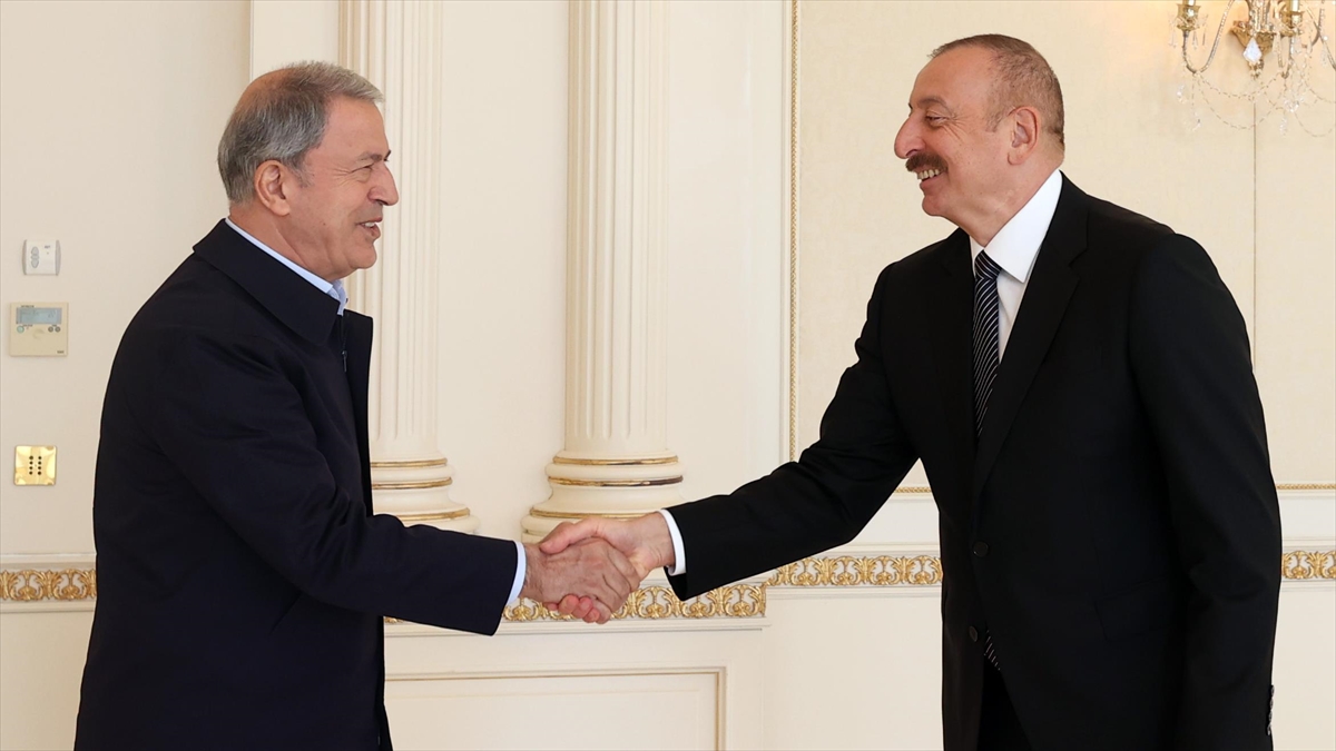 Milli Savunma Bakanı Akar ve komuta kademesi Aliyev’le görüştü