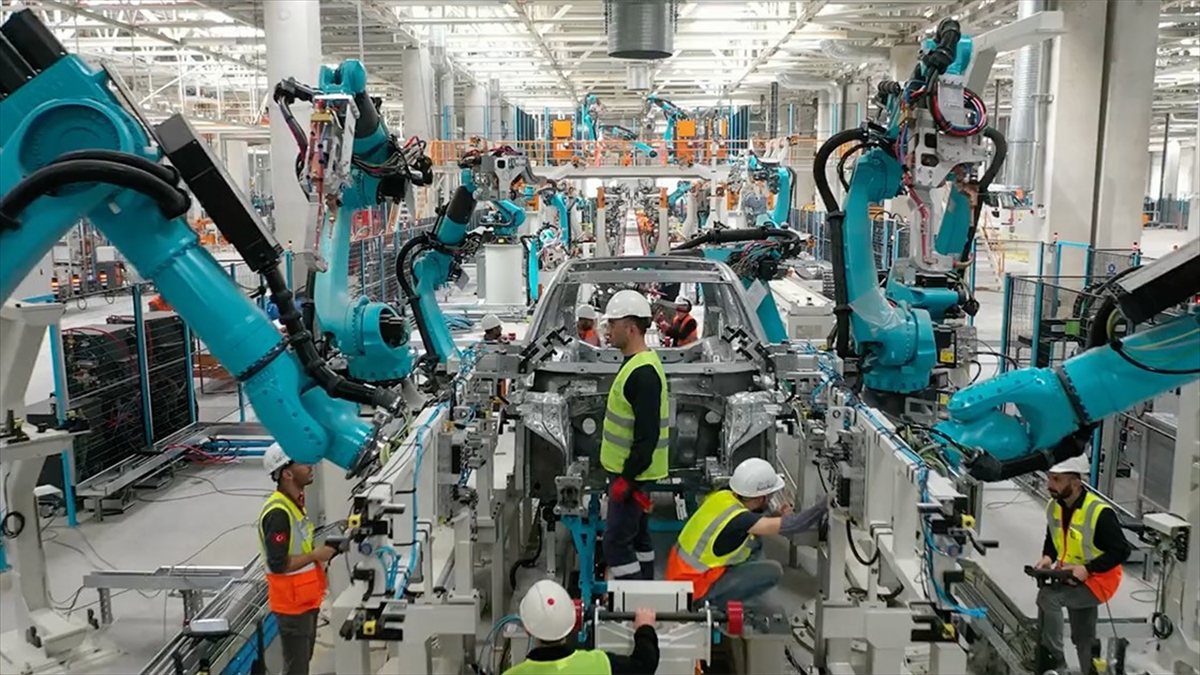 Togg’un ilk C-SUV gövdesi Gemlik tesislerindeki robot hatlarda üretildi