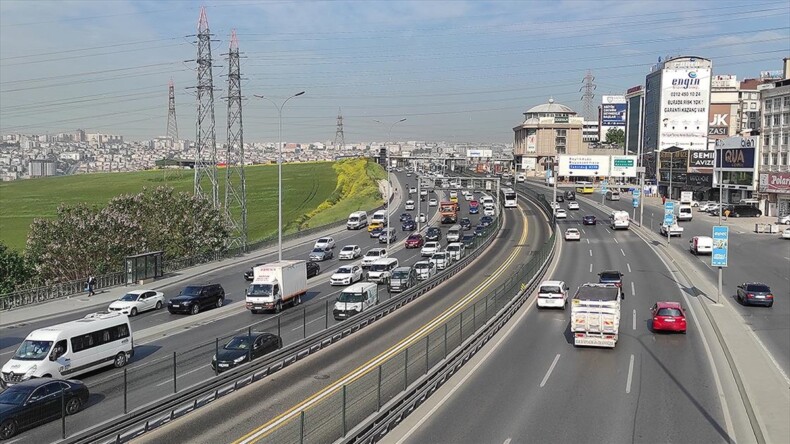 İstanbul Valiliğinden yarın için ‘toplu ulaşım araçları kullanılması’ önerisi