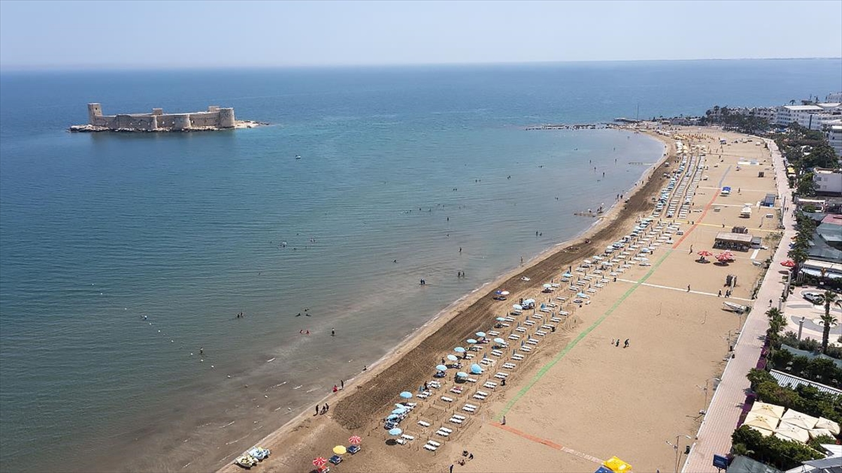 AA-20220529-28012968-28012967-MERSININ_PLAJLARI_TURIZM_SEZONUNA_HAZIRLANIYOR