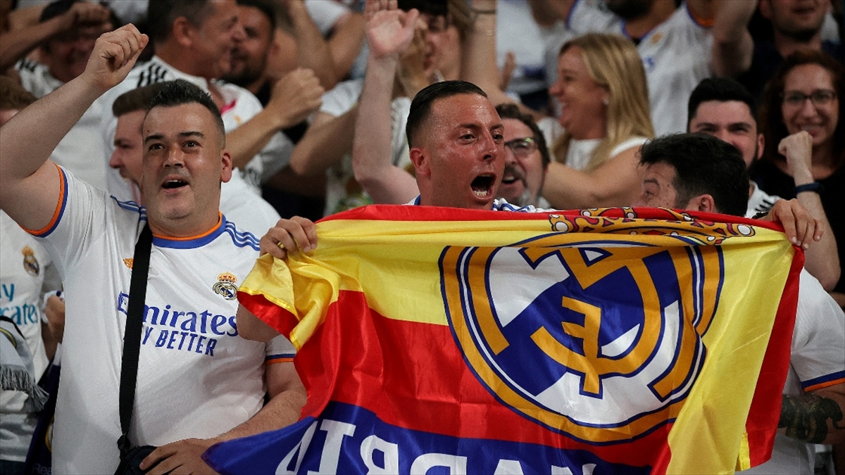 Fransa’da Liverpool-Real Madrid maçı öncesi yaşanan ‘kaos’ ortamı gündem oldu