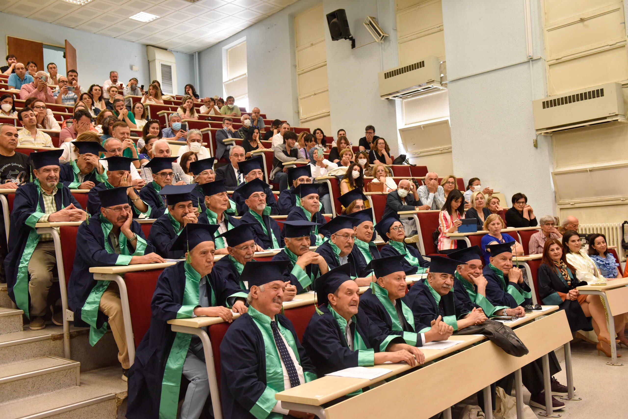 Yarım asır sonra yapılan mezuniyet töreninde Hipokrat Yemini yerine, Gençliğe Hitabe’yi okudular…