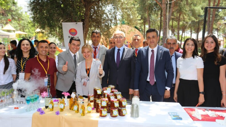 Kepez’de “Mesleki Eğitim Fuarı” başladı