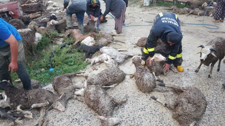 Büyükşehir ekipleri vatandaşı yalnız bırakmadı