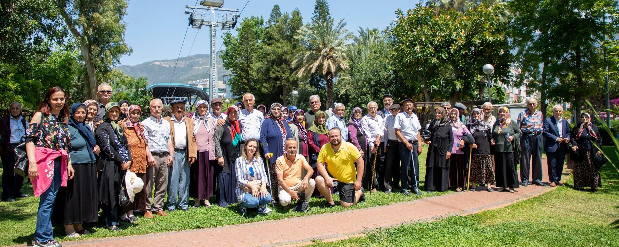 İLERİ YAŞ SAKİNLERİ ALANYA’NIN TARİHİ VE KÜLTÜREL YERLERİNİ ALANYA BELEDİYESİ İLE GEZDİ
