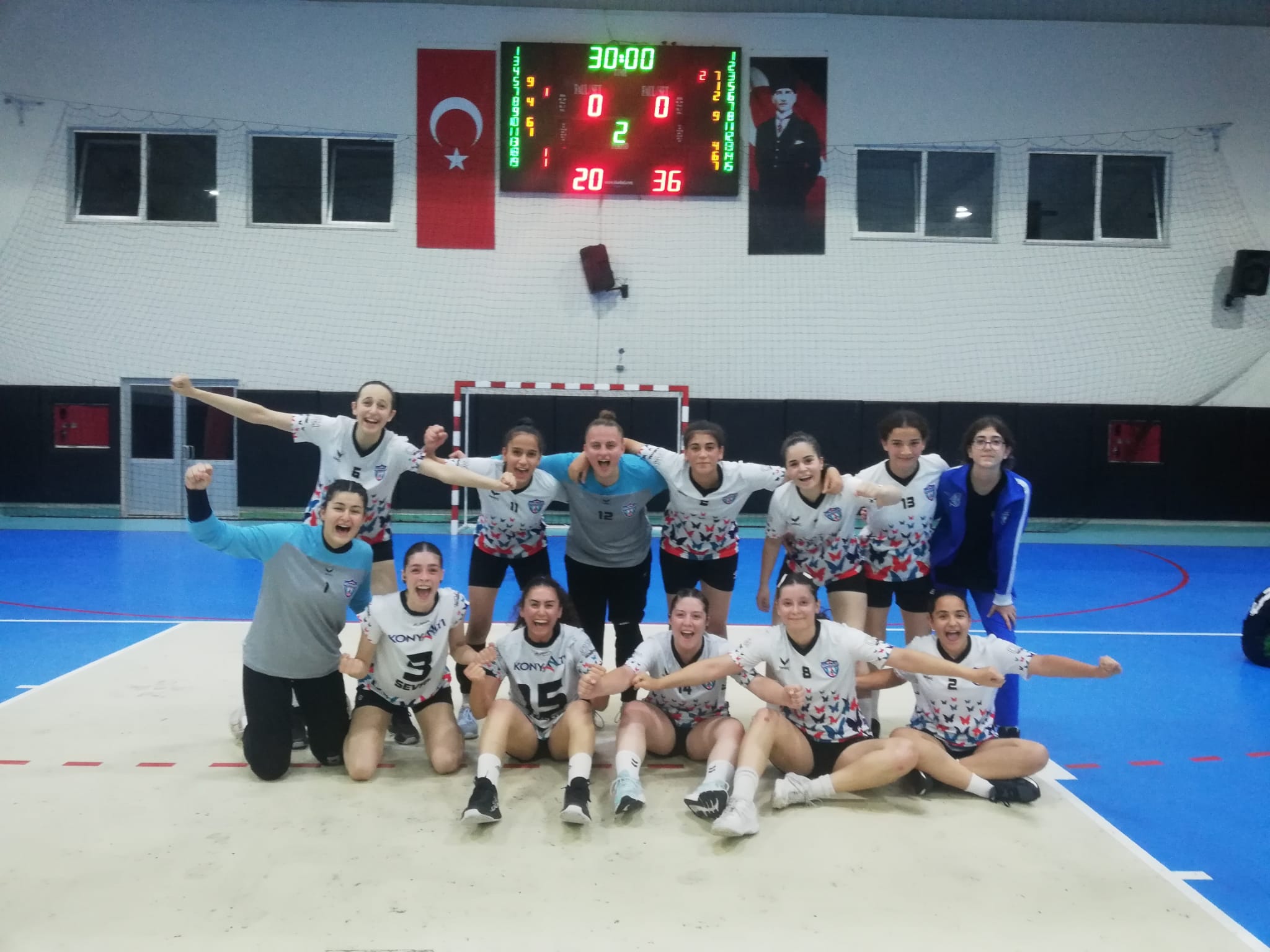 Yıldız Kelebekler çeyrek finalde