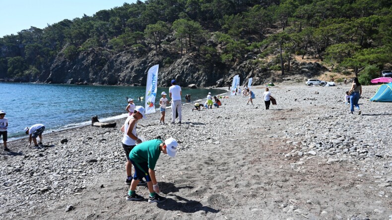 KEMER’DE ÇEVRE VE DENİZ DİBİ TEMİZLİĞİ YAPILDI