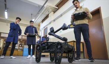 Öğrencilerin ilk işi, “Mehmetçiğin robot yardımcıları” oldu