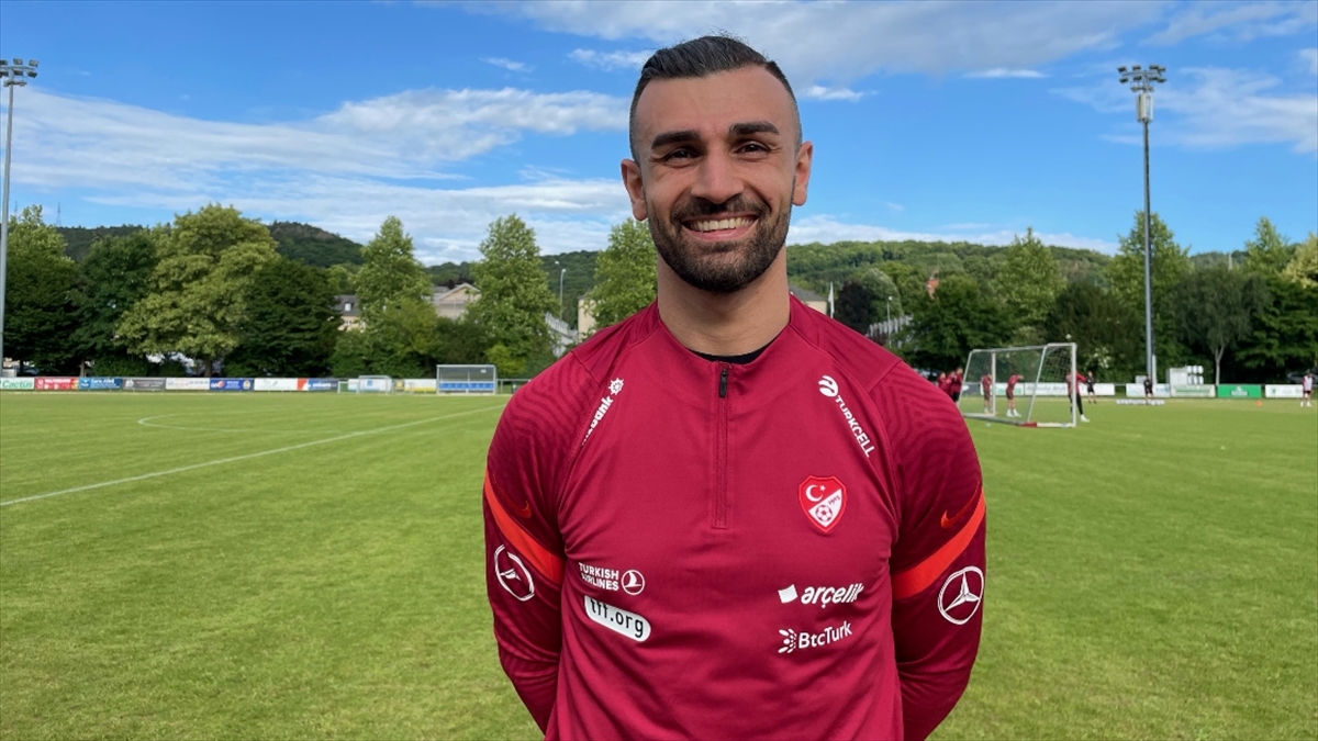 AA-20220609-28121539-28121538-MILLI_FUTBOLCU_SERDAR_DURSUN_HOCAMIZ_GOREV_VERDIGI_TAKDIRDE_TAKIMA_KATKI_SAGLAMAK_ISTIYORUM