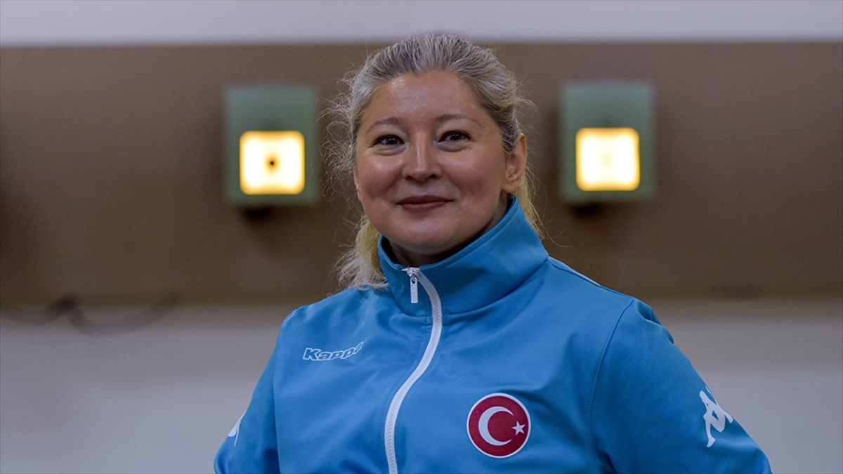 Milli para atıcı Aysel Özgan, Dünya Kupası’nda rekor kırarak altın madalya kazandı